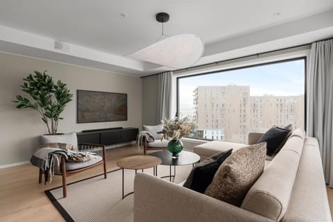 TV and multimedia, View (from property/room), Living room, Seating area, City view, Sea view