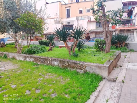 View (from property/room), Garden view, Inner courtyard view