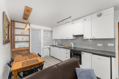 Kitchen or kitchenette, Living room, Dining area, oven