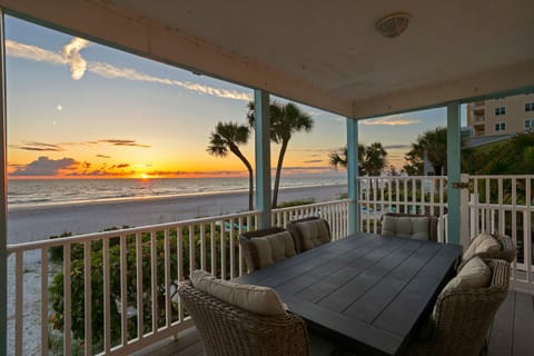 Walks on the Shores Private Beach Front Access House in Indian Shores
