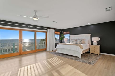 Walks on the Shores Private Beach Front Access House in Indian Shores