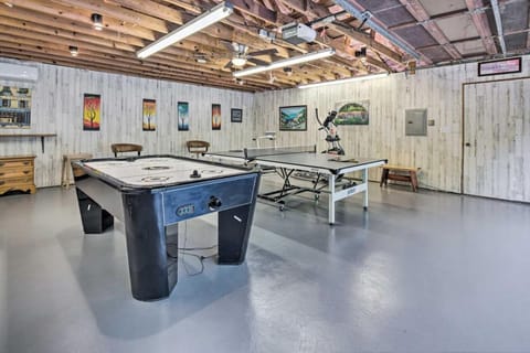 Cozy A Frame - 15 Minutes to Asheville, Hot Tub, and Games! House in Bent Creek