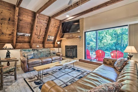 Cozy A Frame - 15 Minutes to Asheville, Hot Tub, and Games! House in Bent Creek