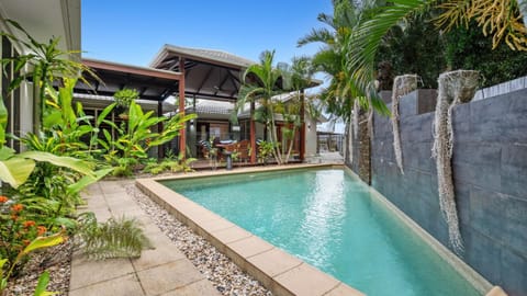 Property building, Swimming pool, Swimming pool