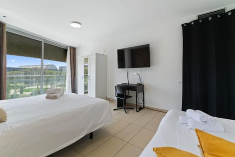 Carol Suites Fira Barcelona Habitaciones privadas en apartamento Bed and Breakfast in L'Hospitalet de Llobregat