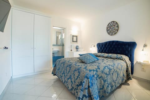 Bed, Photo of the whole room, Bedroom, towels, wardrobe