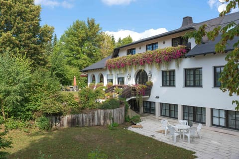 Property building, Spring, Garden, Garden view