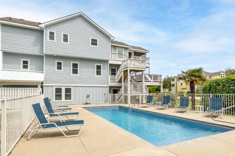 The Whistling Oyster - Corolla Village, Oceanside, 460 Yds to Beach, Pool, Hot Tub, Pool Table House in Corolla