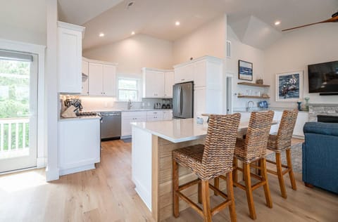 The Whistling Oyster - Corolla Village, Oceanside, 460 Yds to Beach, Pool, Hot Tub, Pool Table House in Corolla