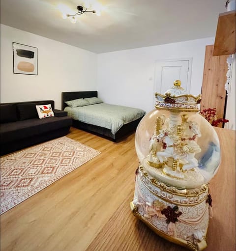 Nor's Studio Near City Center Apartment in Craiova