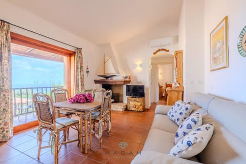 Dining area, Pool view, Sea view