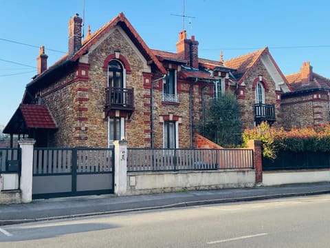 Property building, Day