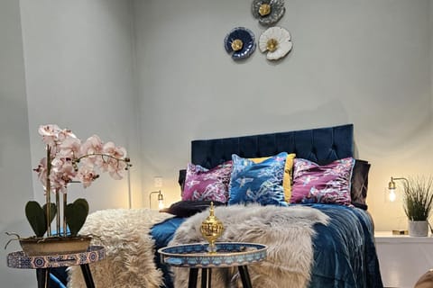 Bed, Decorative detail, Bedroom, furniture