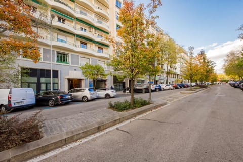 Day, Neighbourhood, Street view, Location