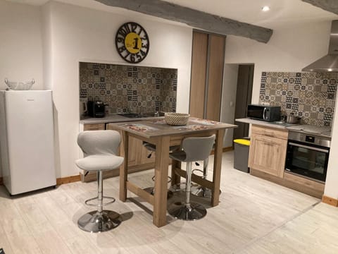 Kitchen or kitchenette, Dining area, dishwasher, oven, stove