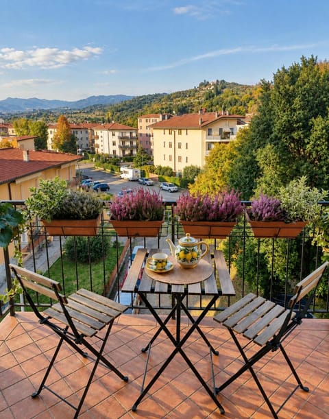 Balcony/Terrace, Mountain view