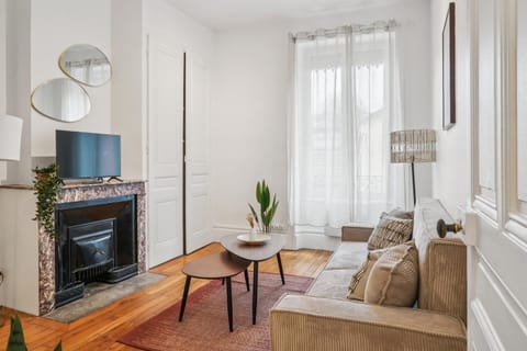 Living room, Seating area, internet