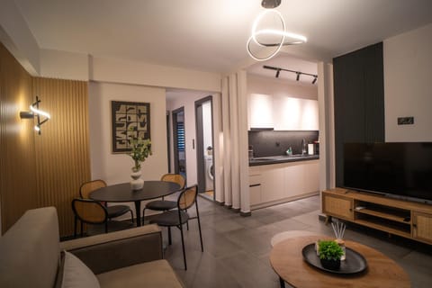 Communal lounge/ TV room, TV and multimedia, Kitchen or kitchenette, Living room, Dining area