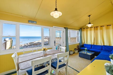 Natural landscape, Living room, Seating area, Dining area, Sea view