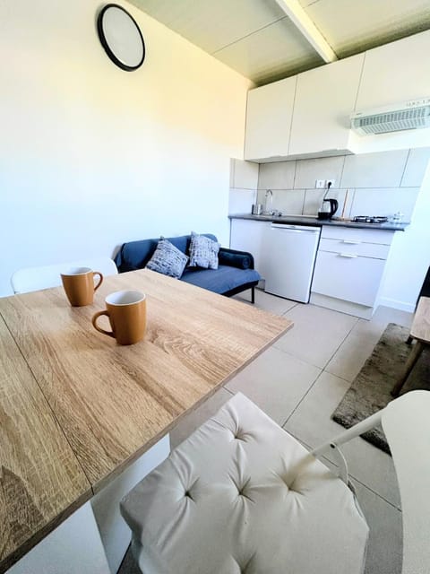 Kitchen or kitchenette, Living room, Seating area