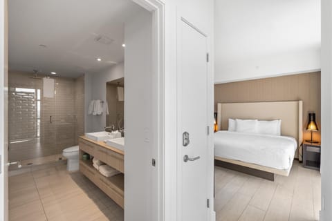 Spectacular 3br and 2ba in Hyde Beach House Apartment hotel in Hollywood Beach