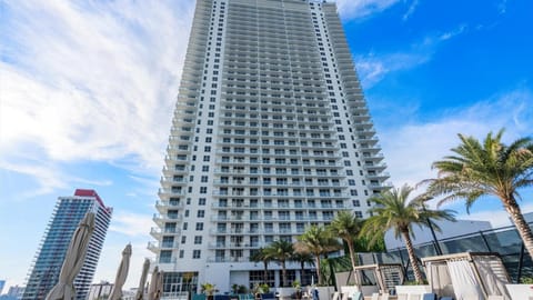 Spectacular 3br and 2ba in Hyde Beach House Apartment hotel in Hollywood Beach