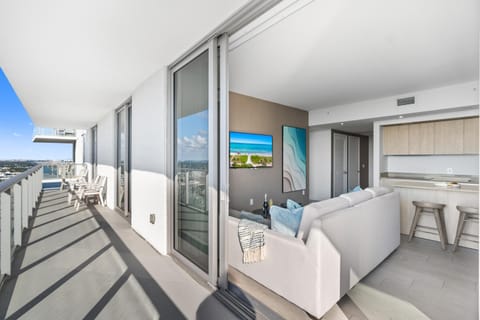 Spectacular 3br and 2ba in Hyde Beach House Apartment hotel in Hollywood Beach