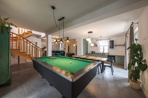 Communal lounge/ TV room, Billiard, Living room