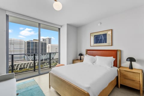 Bed, TV and multimedia, View (from property/room)