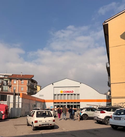 Neighbourhood, City view, Supermarket/grocery shop, Location