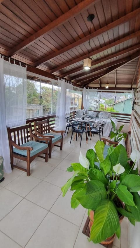 View (from property/room), Balcony/Terrace, Dining area