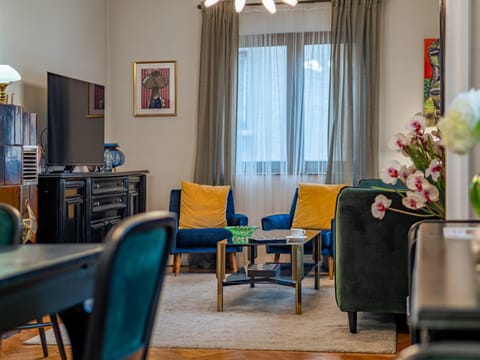 Living room, Seating area