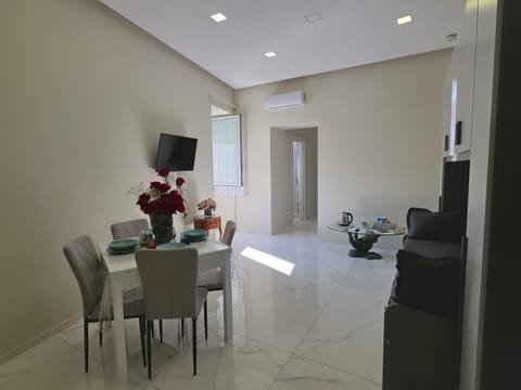 Communal lounge/ TV room, TV and multimedia, Living room, Seating area