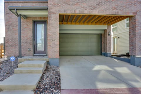 8 Mi to Denver Tech Center Business-Ready Retreat House in Centennial