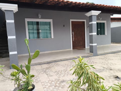 Casa inteira 3 quartos Vila Capri bairro nobre 14 pessoas e 6 carros House in Araruama