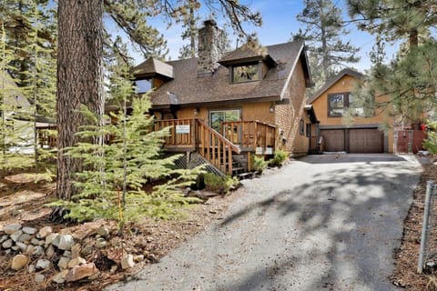 Crystal Pines at Big Bear Lake Walk to Boulder Bay Park Family-Friendly Retreat House in Big Bear