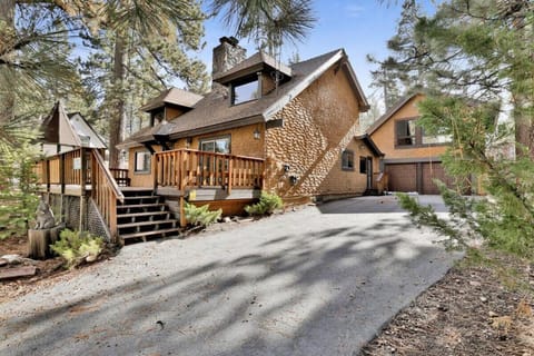 Crystal Pines at Big Bear Lake Walk to Boulder Bay Park Family-Friendly Retreat House in Big Bear