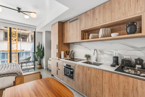 Kitchen or kitchenette, Dining area