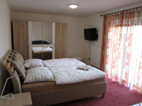 Day, Photo of the whole room