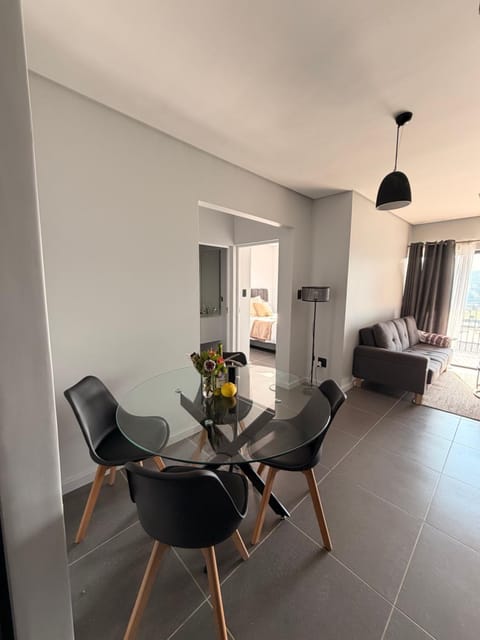 Majestic Mountain views in the Cape Town Winelands Apartment in Stellenbosch