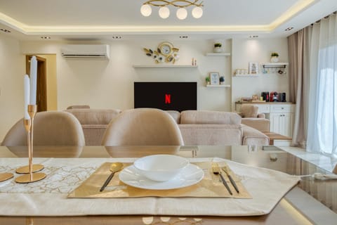 TV and multimedia, Living room, Seating area, Dining area, air conditioner