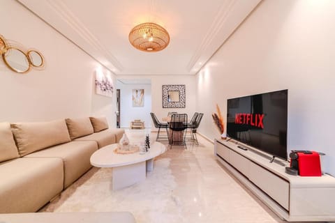 Communal lounge/ TV room, TV and multimedia, Living room, Seating area, Evening entertainment