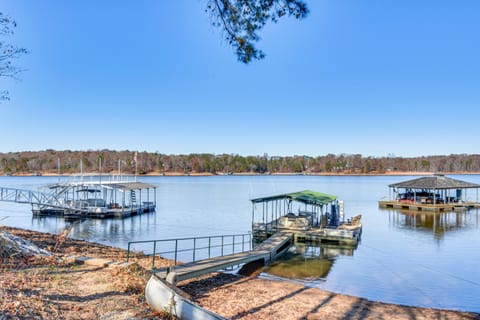 Private Lakefront Home with Views and Dock in Hartwell House in Reed Creek