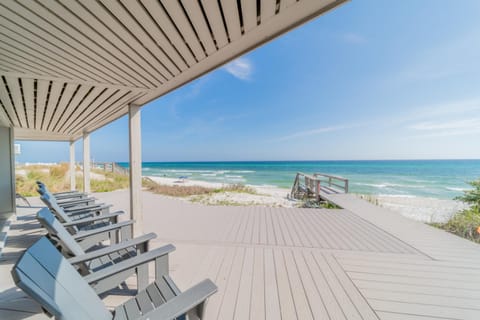 Nifty Shades of Gray l Beachfront and panoramic Views l Fire pit beachside l 4 Bikes House in Inlet Beach