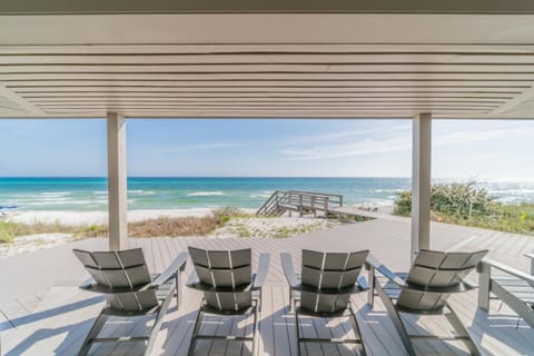 Nifty Shades of Gray l Beachfront and panoramic Views l Fire pit beachside l 4 Bikes House in Inlet Beach
