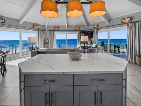 Nifty Shades of Gray l Beachfront and panoramic Views l Fire pit beachside l 4 Bikes House in Inlet Beach
