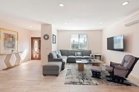 Spacious Single Level Home In Poway House in Rancho Bernardo