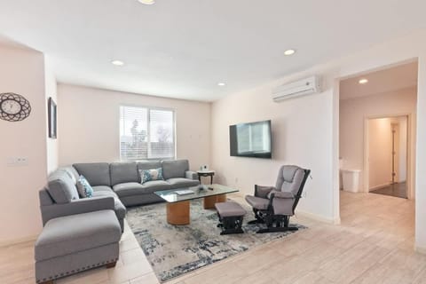 Spacious Single Level Home In Poway House in Rancho Bernardo