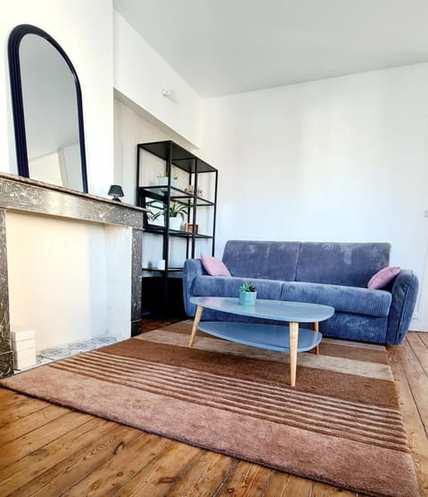 Communal lounge/ TV room, Spring, Summer, TV and multimedia, Living room, Decorative detail, Decorative detail, Seating area, Seasons, heating, heating