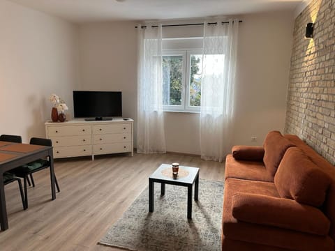 Communal lounge/ TV room, TV and multimedia, Living room, Seating area
